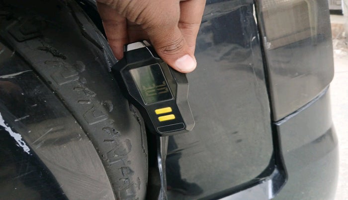 2016 Mahindra TUV300 T8, Diesel, Manual, 1,42,876 km, tyre