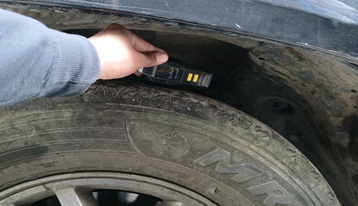 2016 Mahindra TUV300 T8, Diesel, Manual, 1,42,876 km, tyre