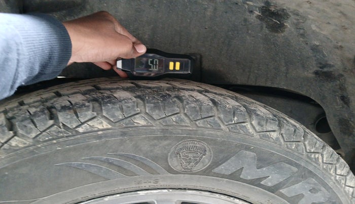 2016 Mahindra TUV300 T8, Diesel, Manual, 1,42,876 km, tyre