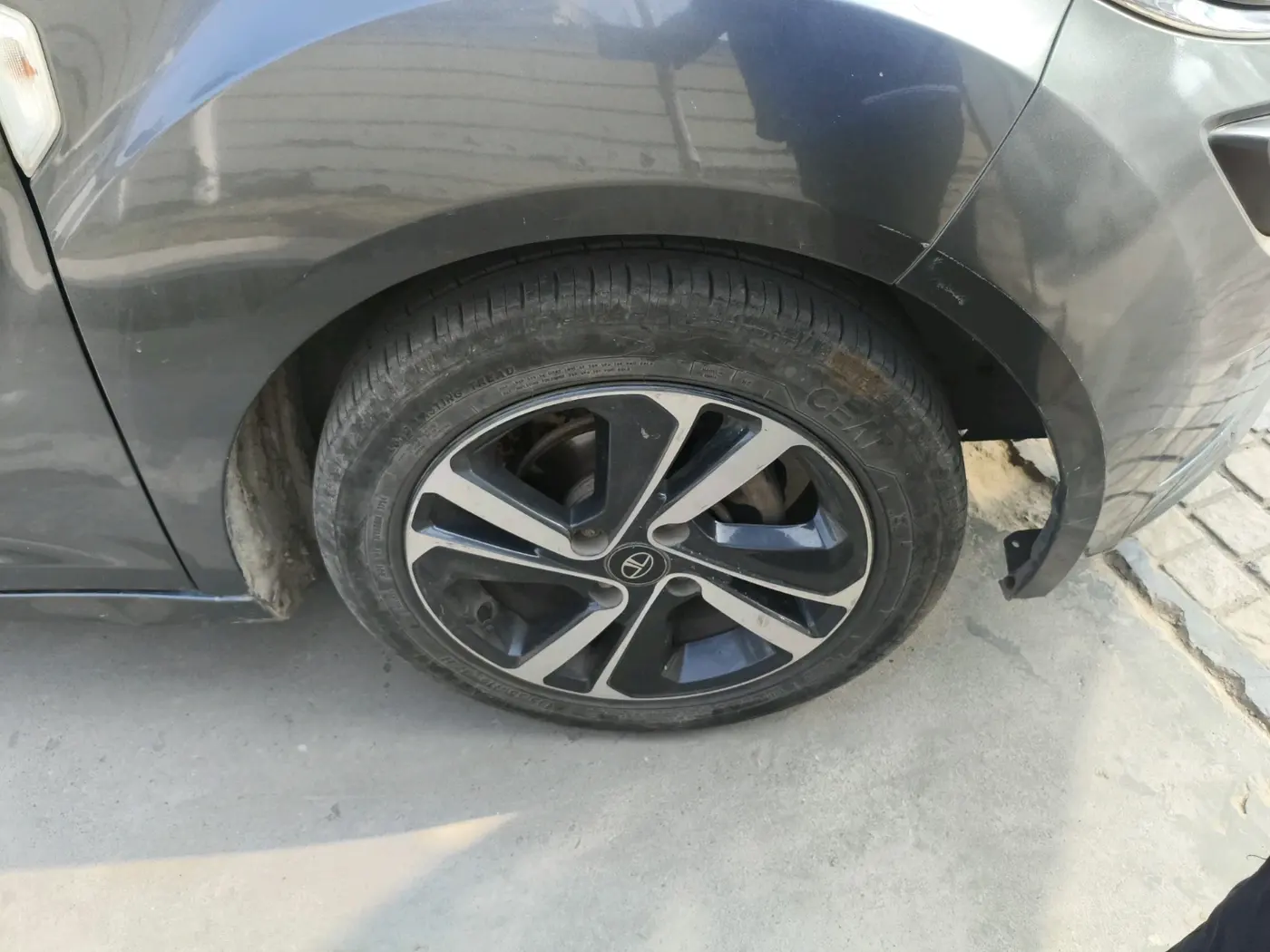 2021 Tata ALTROZ XE DIESEL, Diesel, Manual, 1,05,051 km, tyre