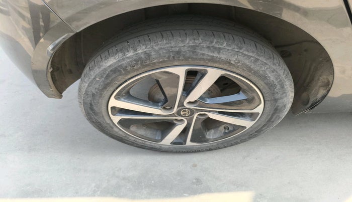 2021 Tata ALTROZ XE DIESEL, Diesel, Manual, 1,05,051 km, tyre