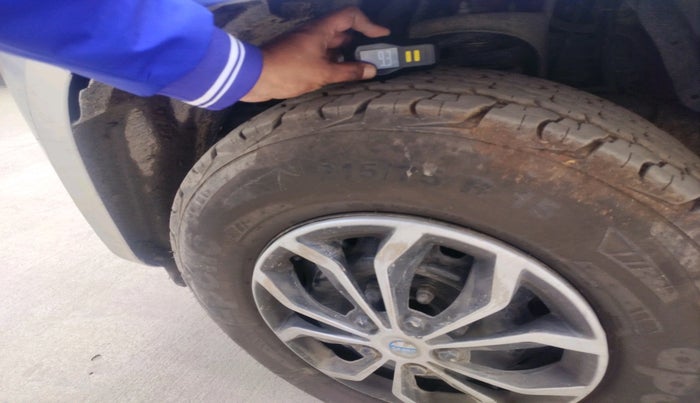 2015 Mahindra TUV300 T4, Diesel, Manual, 1,55,932 km, tyre