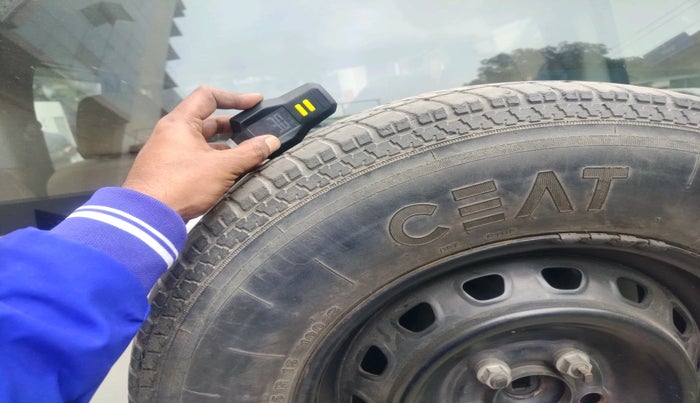 2015 Mahindra TUV300 T4, Diesel, Manual, 1,55,932 km, tyre