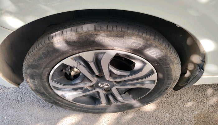 2022 Tata Tiago XZA PETROL, Petrol, Automatic, 27,816 km, tyre