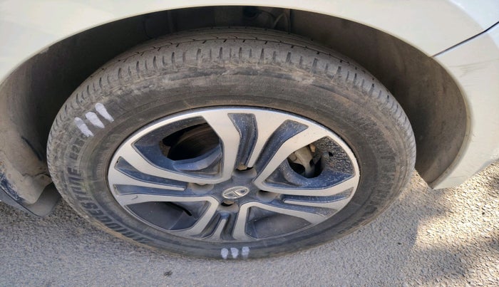 2022 Tata Tiago XZA PETROL, Petrol, Automatic, 27,816 km, tyre