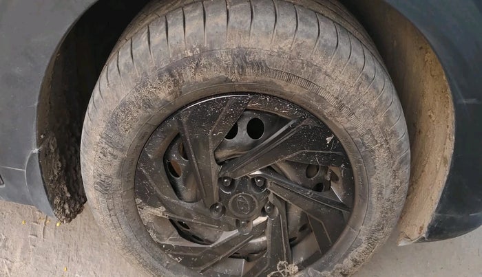 2024 KIA CARENS Gravity 1.5 Petrol MT, Petrol, Manual, 13,681 km, tyre