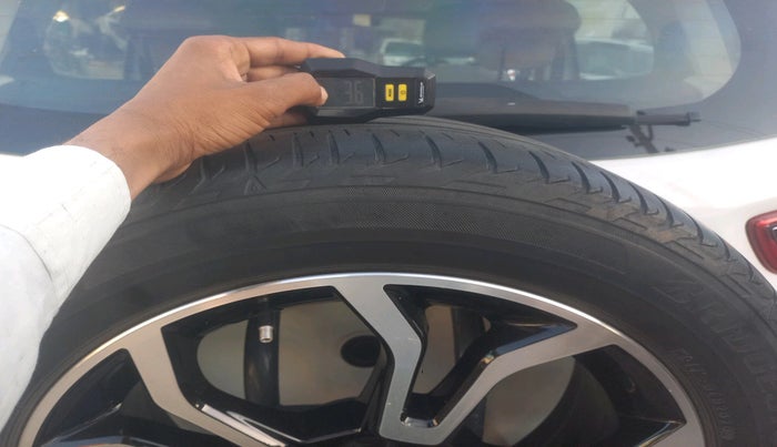 2018 Ford Ecosport TITANIUM 1.5L SIGNATURE EDITION (SUNROOF) DIESEL, Diesel, Manual, 1,07,911 km, tyre