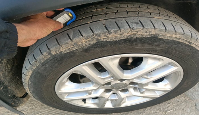 2018 Jeep Compass LIMITED (O) 2.0 DIESEL 4X4, Diesel, Manual, 1,43,672 km, tyre