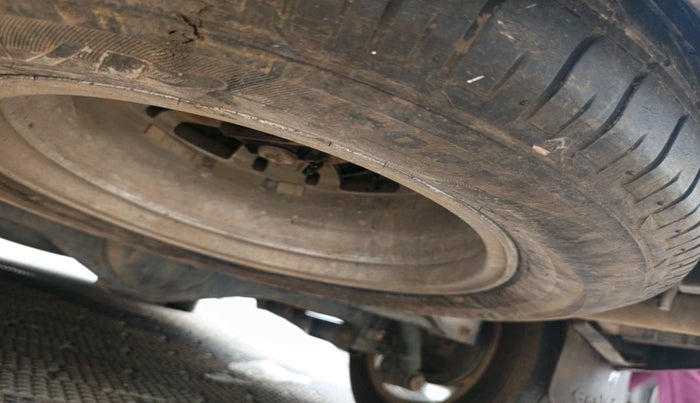 2018 Toyota Innova Crysta 2.4 ZX 7 STR, Diesel, Manual, 1,16,213 km, tyre