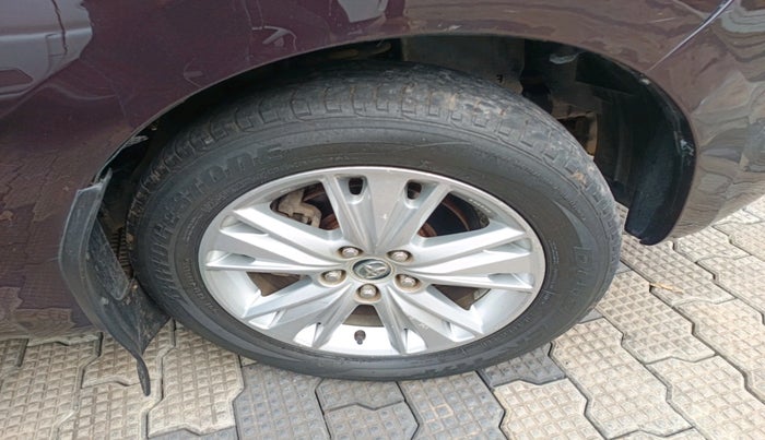 2018 Toyota Innova Crysta 2.4 ZX 7 STR, Diesel, Manual, 1,16,213 km, tyre