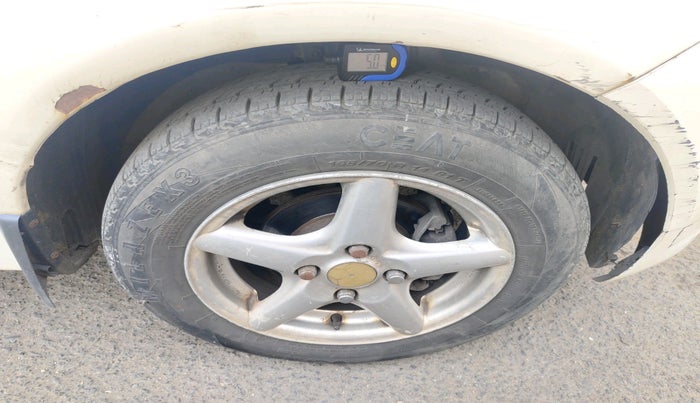 2012 Ford Figo ZXI 1.4 DIESEL, Diesel, Manual, 1,42,943 km, tyre