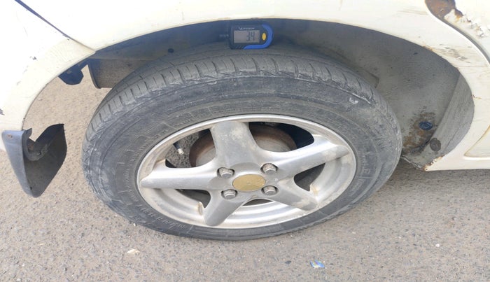 2012 Ford Figo ZXI 1.4 DIESEL, Diesel, Manual, 1,42,943 km, tyre