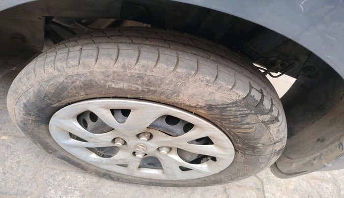 2017 Hyundai Grand i10 SPORTZ 1.2 KAPPA VTVT, CNG, Manual, 68,745 km, tyre