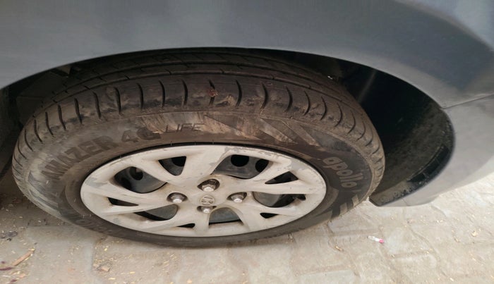 2017 Hyundai Grand i10 SPORTZ 1.2 KAPPA VTVT, CNG, Manual, 68,745 km, tyre