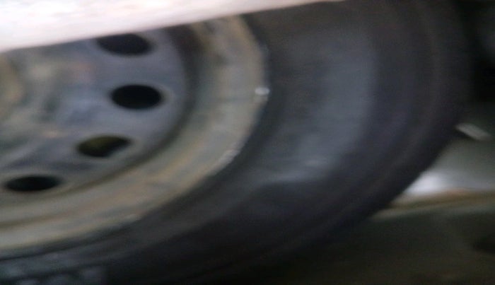 2013 Toyota Etios Liva G, Petrol, Manual, 94,096 km, tyre