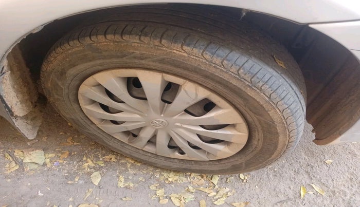 2013 Toyota Etios Liva G, Petrol, Manual, 94,096 km, tyre