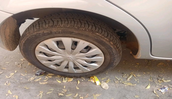 2013 Toyota Etios Liva G, Petrol, Manual, 94,096 km, tyre