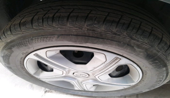 2020 Tata NEXON XMA SUNROOF DIESEL, Diesel, Automatic, 49,276 km, tyre