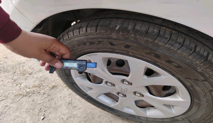 2015 Hyundai Grand i10 SPORTZ 1.2 KAPPA VTVT, Petrol, Manual, 1,00,376 km, tyre