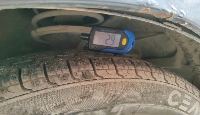 2011 Hyundai i10 MAGNA 1.2, Petrol, Manual, 62,373 km, tyre