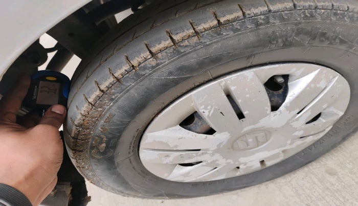 2015 Maruti Alto 800 LXI, Petrol, Manual, 1,43,709 km, tyre