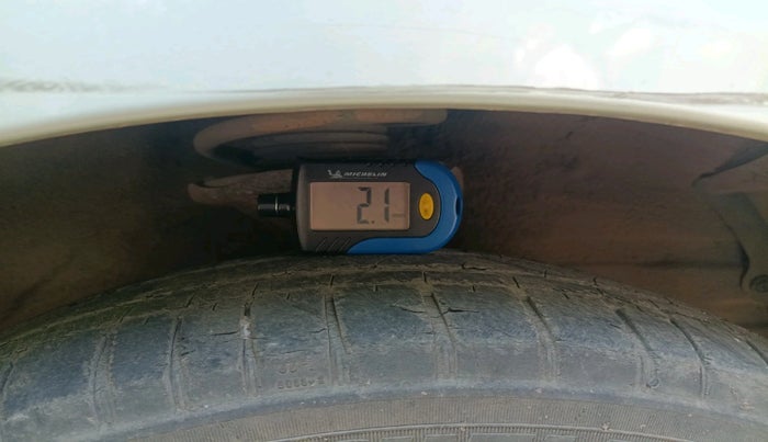 2004 Hyundai Santro Xing XP, Petrol, Manual, 1,19,864 km, tyre