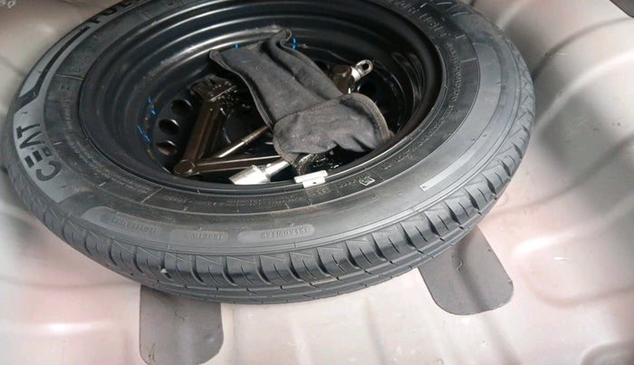 2020 Hyundai AURA SX 1.2, Petrol, Manual, 37,692 km, tyre