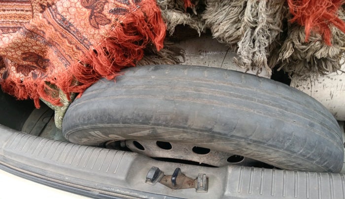 2011 Hyundai i10 MAGNA 1.2, Petrol, Manual, 1,50,118 km, tyre