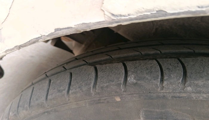 2011 Hyundai i10 MAGNA 1.2, Petrol, Manual, 1,50,118 km, tyre