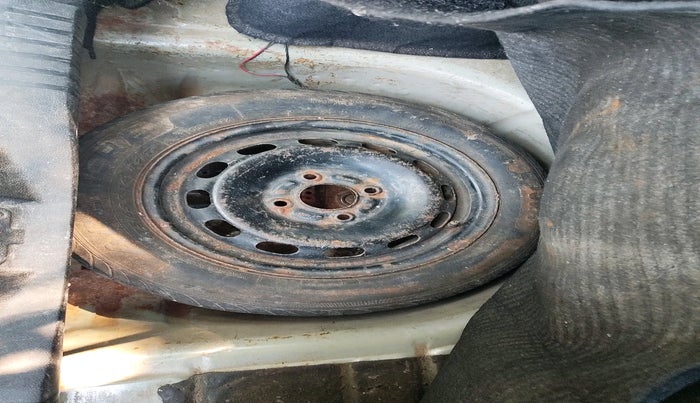 2011 Ford Figo TITANIUM 1.4 DIESEL, Diesel, Manual, 1,22,682 km, tyre