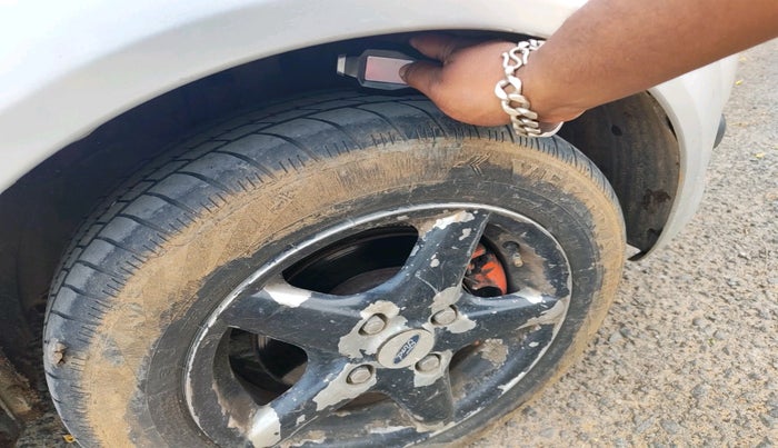 2011 Ford Figo TITANIUM 1.4 DIESEL, Diesel, Manual, 1,22,682 km, tyre