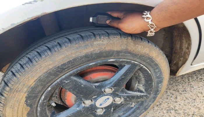 2011 Ford Figo TITANIUM 1.4 DIESEL, Diesel, Manual, 1,22,682 km, tyre