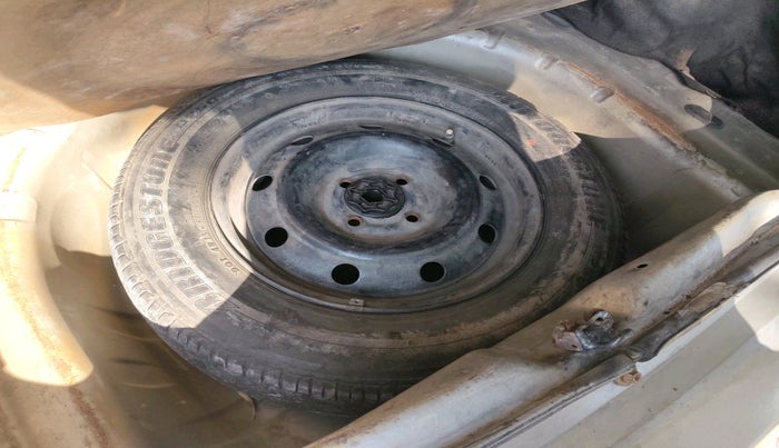 2014 Mahindra Verito 1.5 D4, Diesel, Manual, 2,45,397 km, tyre