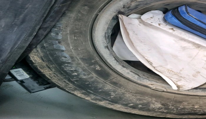 2018 Hyundai Eon ERA +, Petrol, Manual, 44,097 km, tyre