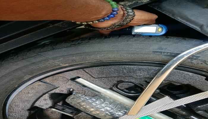 2016 Skoda Octavia AMBITION PLUS AT 1.8 TSI, Petrol, Automatic, 1,29,524 km, tyre