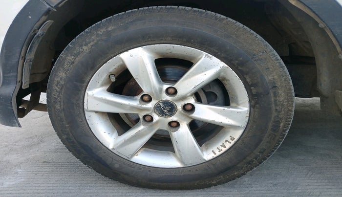 2015 Mahindra Xylo D4, Diesel, Manual, 2,51,184 km, tyre