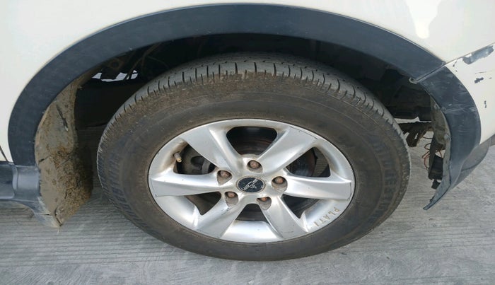 2015 Mahindra Xylo D4, Diesel, Manual, 2,51,184 km, tyre