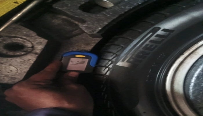 2010 Volkswagen Passat 1.8L TSI, Petrol, Manual, 97,122 km, tyre