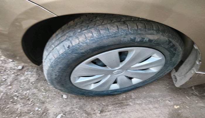 2016 Maruti Ertiga VXI CNG, Petrol, Manual, 76,502 km, tyre