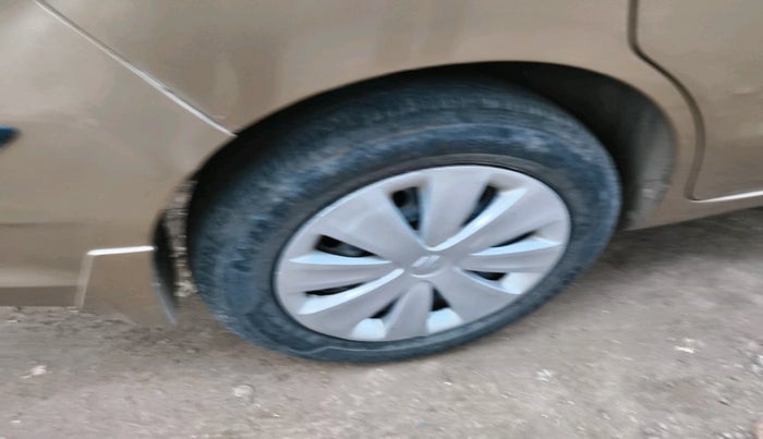 2016 Maruti Ertiga VXI CNG, Petrol, Manual, 76,502 km, tyre