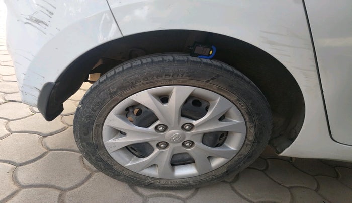 2016 Hyundai Grand i10 MAGNA AT 1.2 KAPPA VTVT, Petrol, Automatic, 32,380 km, tyre