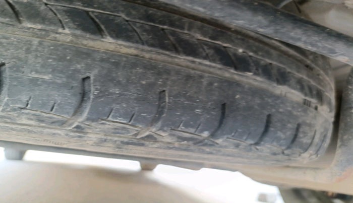 2012 Maruti Ertiga VDI, Diesel, Manual, 1,36,686 km, tyre