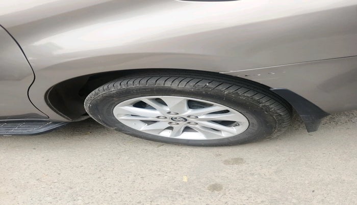 2016 Toyota Innova Crysta 2.8 GX AT 7 STR, Diesel, Automatic, 88,323 km, tyre