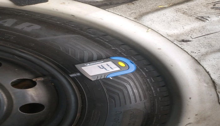 2012 Maruti Swift VDI, Diesel, Manual, 2,37,798 km, tyre