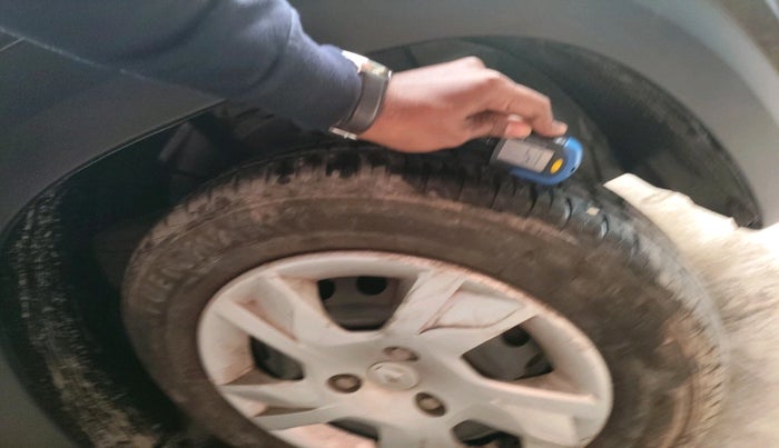 2022 Renault Kwid RXT 1.0 (O), Petrol, Manual, 6,812 km, tyre