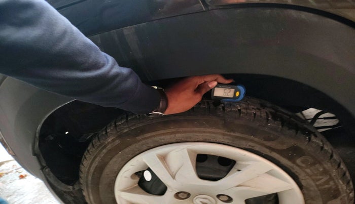 2022 Renault Kwid RXT 1.0 (O), Petrol, Manual, 6,812 km, tyre