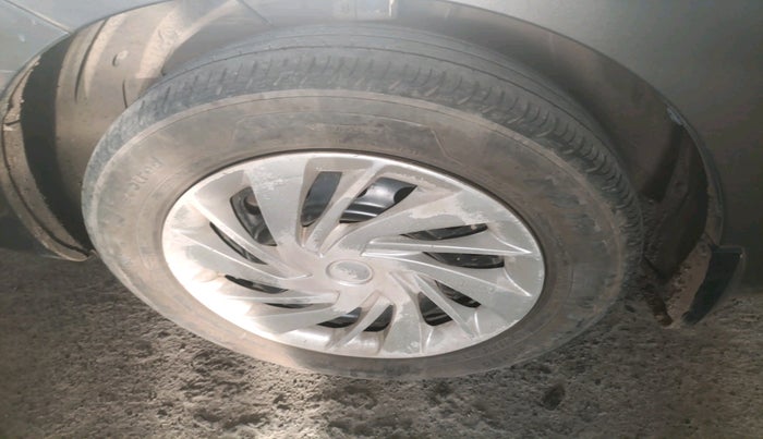 2020 Maruti Ertiga VXI CNG, Petrol, Manual, 72,519 km, tyre