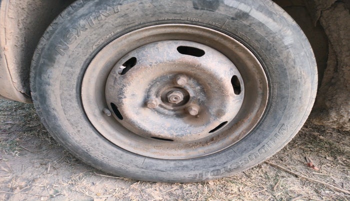 2015 Renault Kwid RXL, Petrol, Manual, 1,00,041 km, tyre