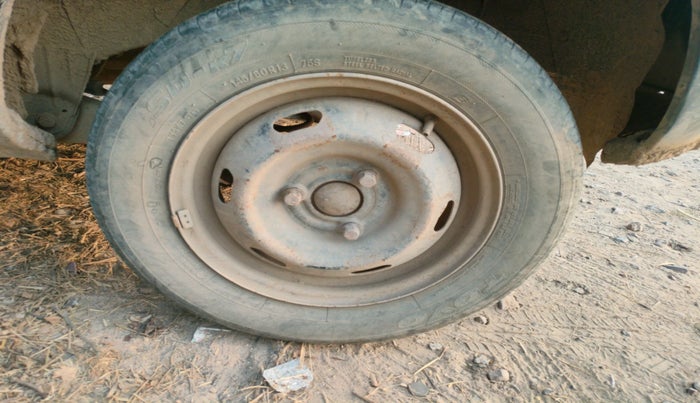 2015 Renault Kwid RXL, Petrol, Manual, 1,00,041 km, tyre