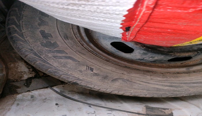 2015 Renault Kwid RXL, Petrol, Manual, 1,00,041 km, tyre